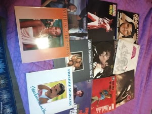 Vând viniluri originale, sidiuri și casete 