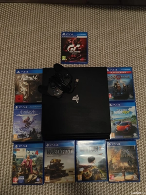 Vand Ps4 pro de 1Tb memorie+inca 11 jocuri