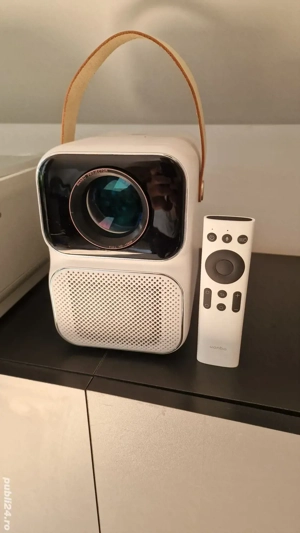 Vand videoproiector folosit