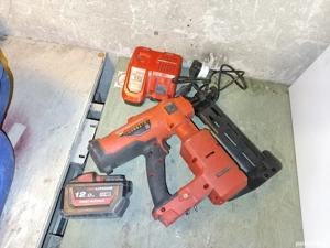 Pistol de bătut cuie Milwaukee 