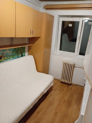 Vând garsonieră 12m2 gară,baie ,hol, cameră,preț negociabil 14.500 euro  - imagine 2