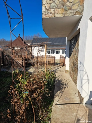 Vand casa la tara in zona linistita - imagine 2