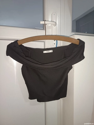 Top cu umeri descoperiți