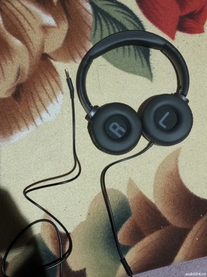 Vând căști cu fir 
