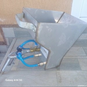  Vând mașină de tencuit 