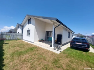 Casa moderna, spatioasa, ideala pentru familie numeroasa.