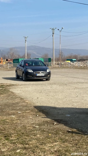 Se pune în vânzare o mașină perfectă pentru drumuri lungi și sigure  - imagine 3