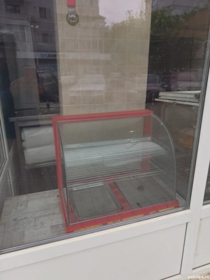 vitrina calda expunere