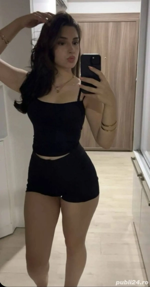 Bună mă numesc Simina am 20 ani