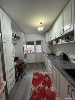 De vanzare apartament 4 camere si 2 bai, etaj 2, zona centrala, mobilat