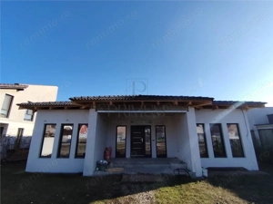 Casa individuala - zona excelenta - asfalt