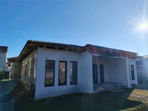 Casa individuala - zona excelenta - asfalt