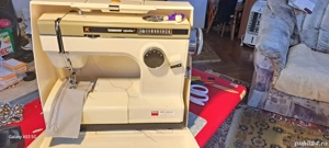 Vînd mașina de cusut. 