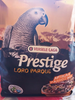 Vând mâncare pentru papagali 