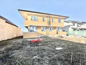 Duplex cu 4 camere si 3 bai - la 4 benzi - Mosnita Noua