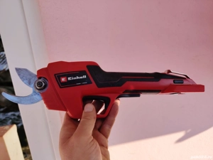 Foarfeca electrică în garanție pentru crengi groase și subțiri