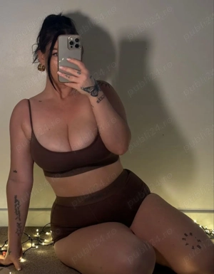 Bruneta sexy înaltă sâni mari 29 ani doar show web 