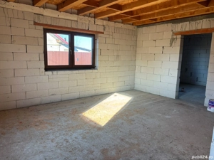 Vand casa la rosu cu tamplarie PVC - imagine 4