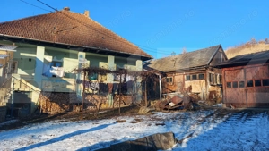 Casă tradițională cu curte generoasă, în centrul localității Vâlcele - imagine 14