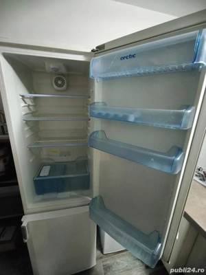 Frigider combina frigorifica funcționează congelatorul, ridicare foarte accesibila parter