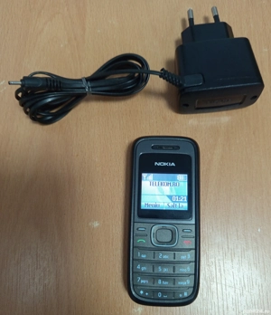 Vând Telefon NOKIA 1208 Liber de Rețea,cu Încărcător original