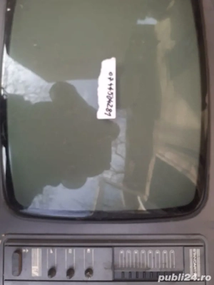 vand televizor alb negru vechi