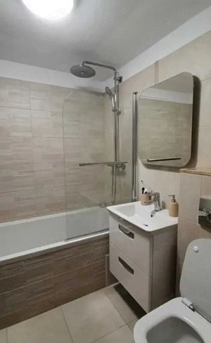 In Centru ofer in chirie apartament decomandat cu 2 camere + centrala