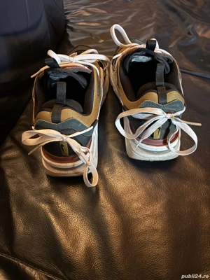 Adidași Nike pentru băieți, mărime 38,50.