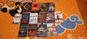 Vând cărți păstrate în stare perfectă 