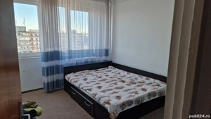 Inchiriez camera la o fata