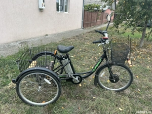 Vand triciclu nou, nefolosit.