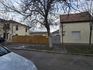 Inchiriez casa cu teren 