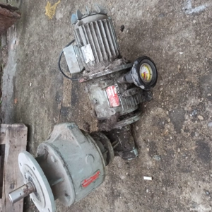 Vând  reductor  cu reglarea turațiilor.