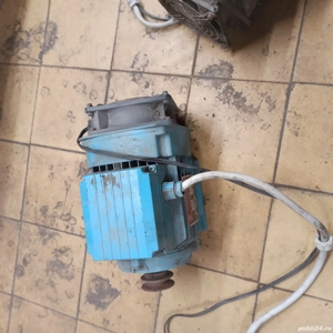 Vând motoare electrice