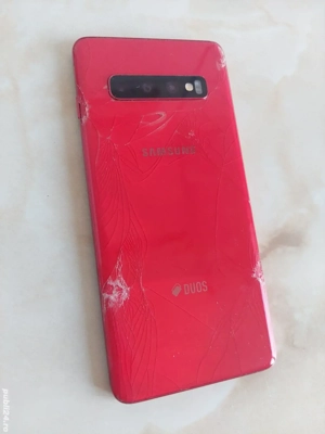 Vând Samsung Galaxy S10 roșu, spart, pentru piese [poze reale]