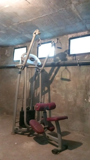 Vând aparat de tracțiuni pentru musculatura spatelui.