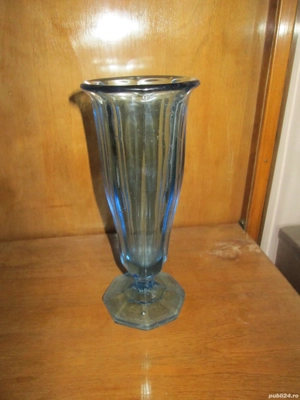 Vaza veche Art Deco, din sticla albastra