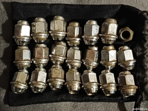 Vand piulite originale pentru jante otel Kia R15