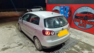 Golf 5 plus.   anul 2006... mașina  nu pornește.  cine dorește sa mă contacteze la nr de tel...07562 - imagine 3