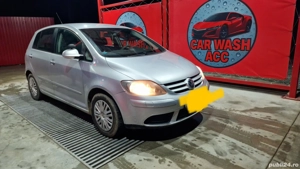 Golf 5 plus.   anul 2006... mașina  nu pornește.  cine dorește sa mă contacteze la nr de tel...07562 - imagine 5