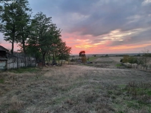 vând casă 4 camere la șoseaua principală