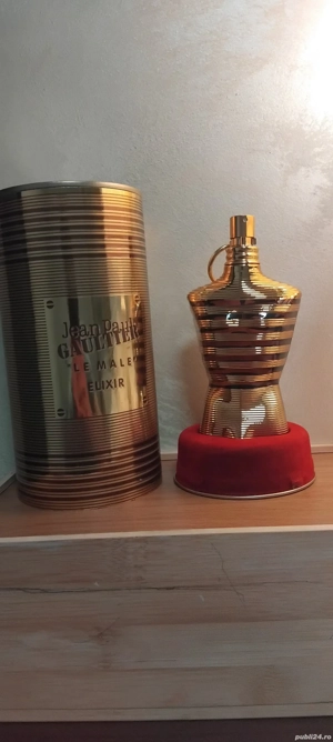 vand parfumurile din imagine