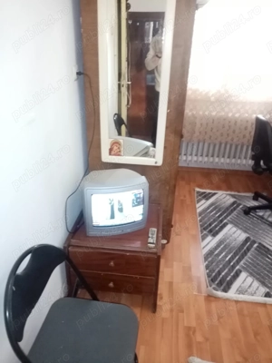   1 camera de închiriat decomandata 650 lei, negociabil. 