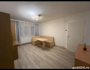 Închiriez apartament cu trei camere 
