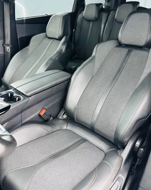 PEUGEOT 5008 - imagine 18