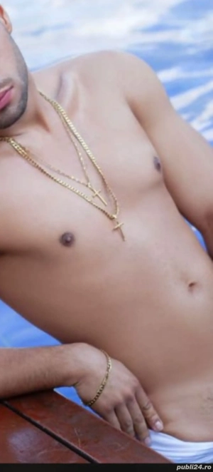 Tip  tanar serios si  discret ,masaj si fantezii 