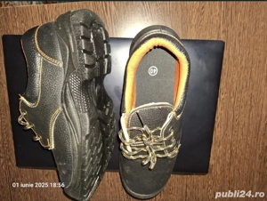 pantofi cu bombeu metalic