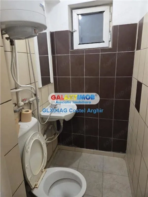 Vindem garsoniera in zona Razboieni-biserica , etaj 2, decomandata