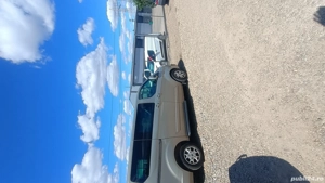 Vând microbuz de familie cu 8 locuri