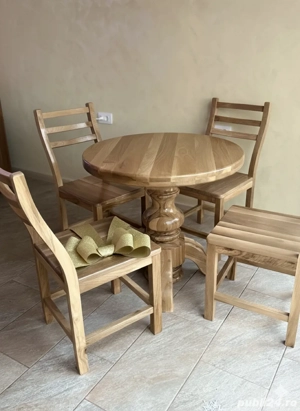 Masa cu scaune din lemn de nuc